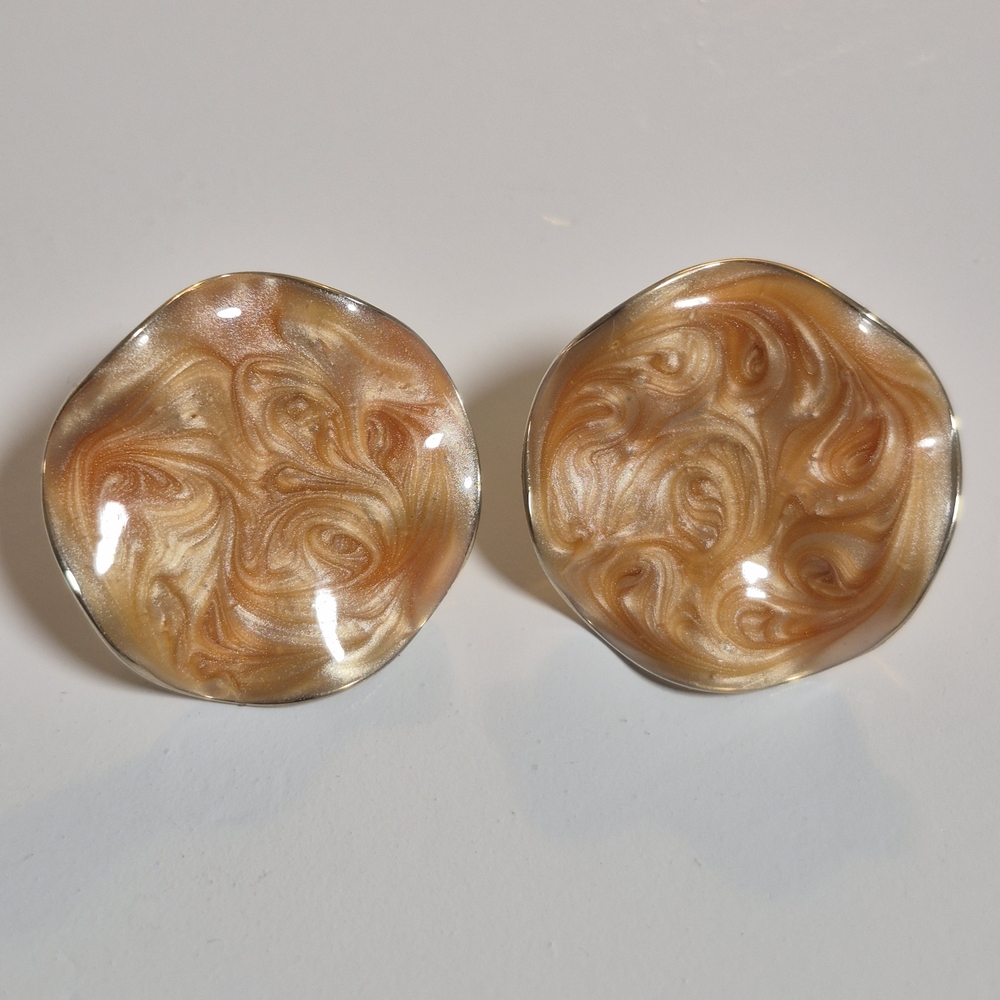 Vintage Avon Peach and Tan Swirled Round Enameled Gold-tone Clip-on Earrings